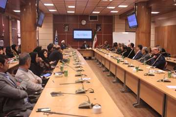 نشست هم اندیشی استادان 